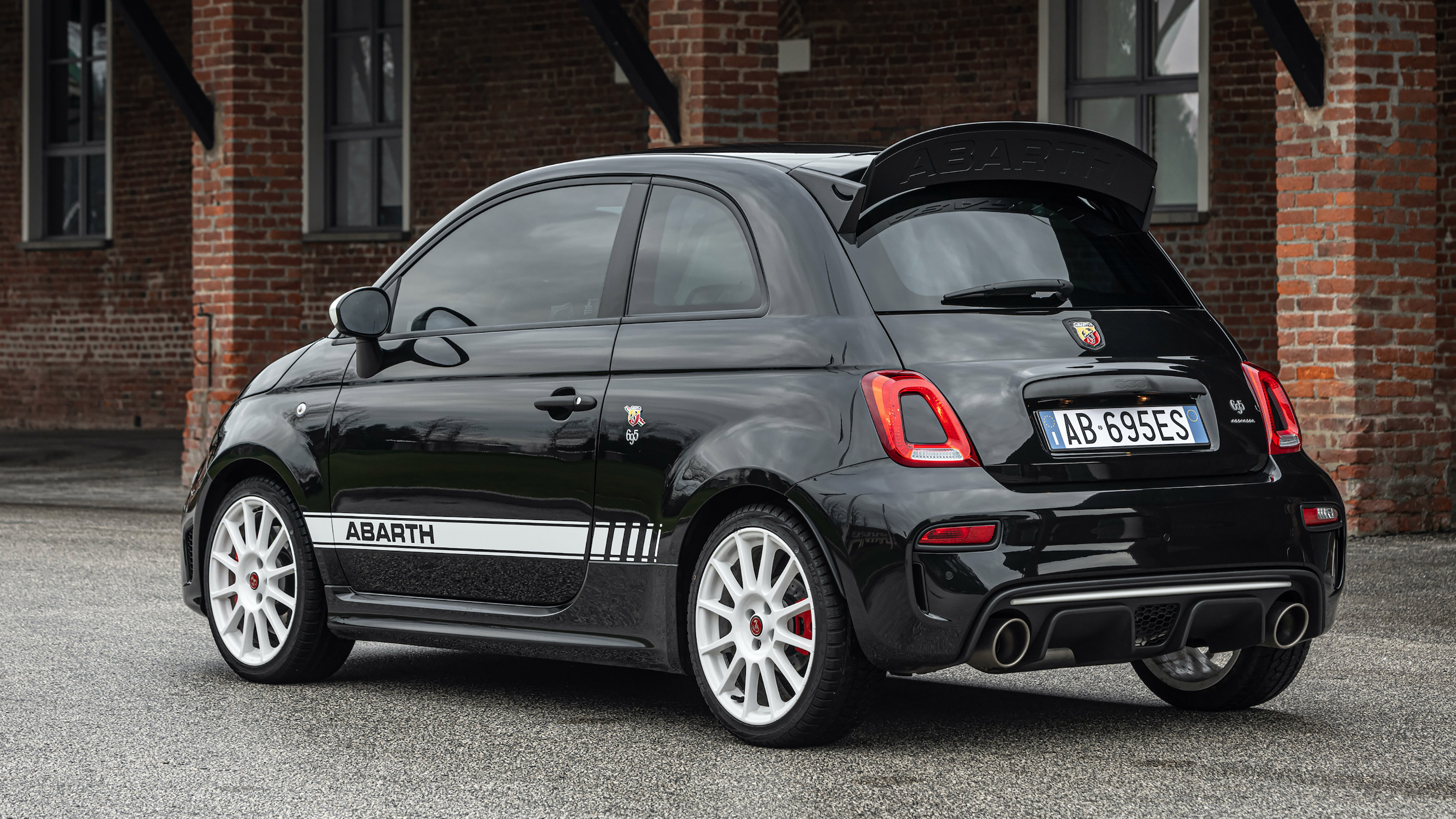 2021 Abarth 695 Esseesse