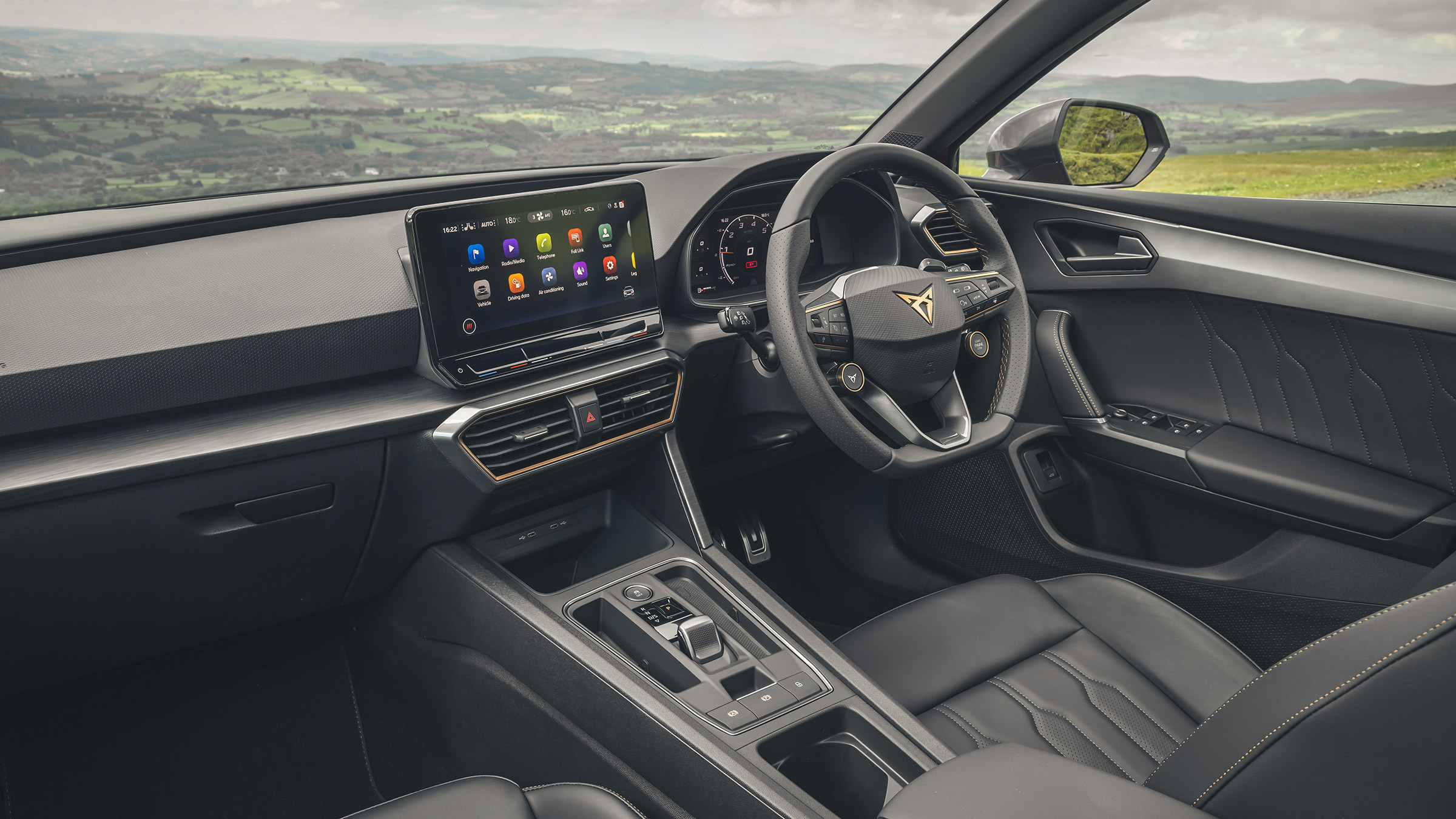 Cupra Leon ST 310 4Drive – interior