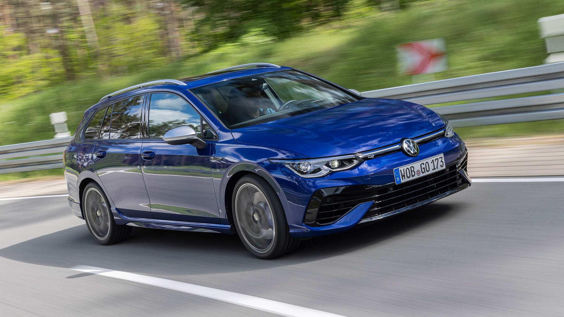 Mk8 Volkswagen Golf R – quarter