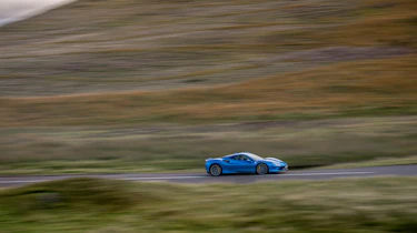 Ferrari F8 Tributo – side pan