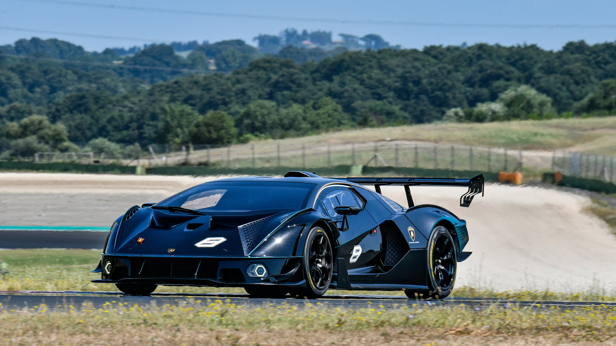Lamborghini Essenza SCV12 – front cornering