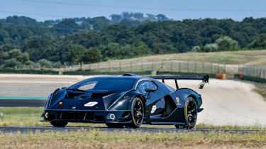 Lamborghini Essenza SCV12 – front cornering