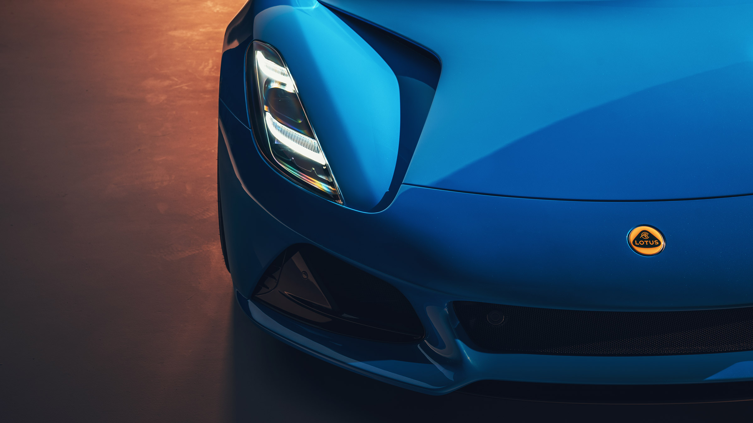Lotus Emira (press) – bonnet