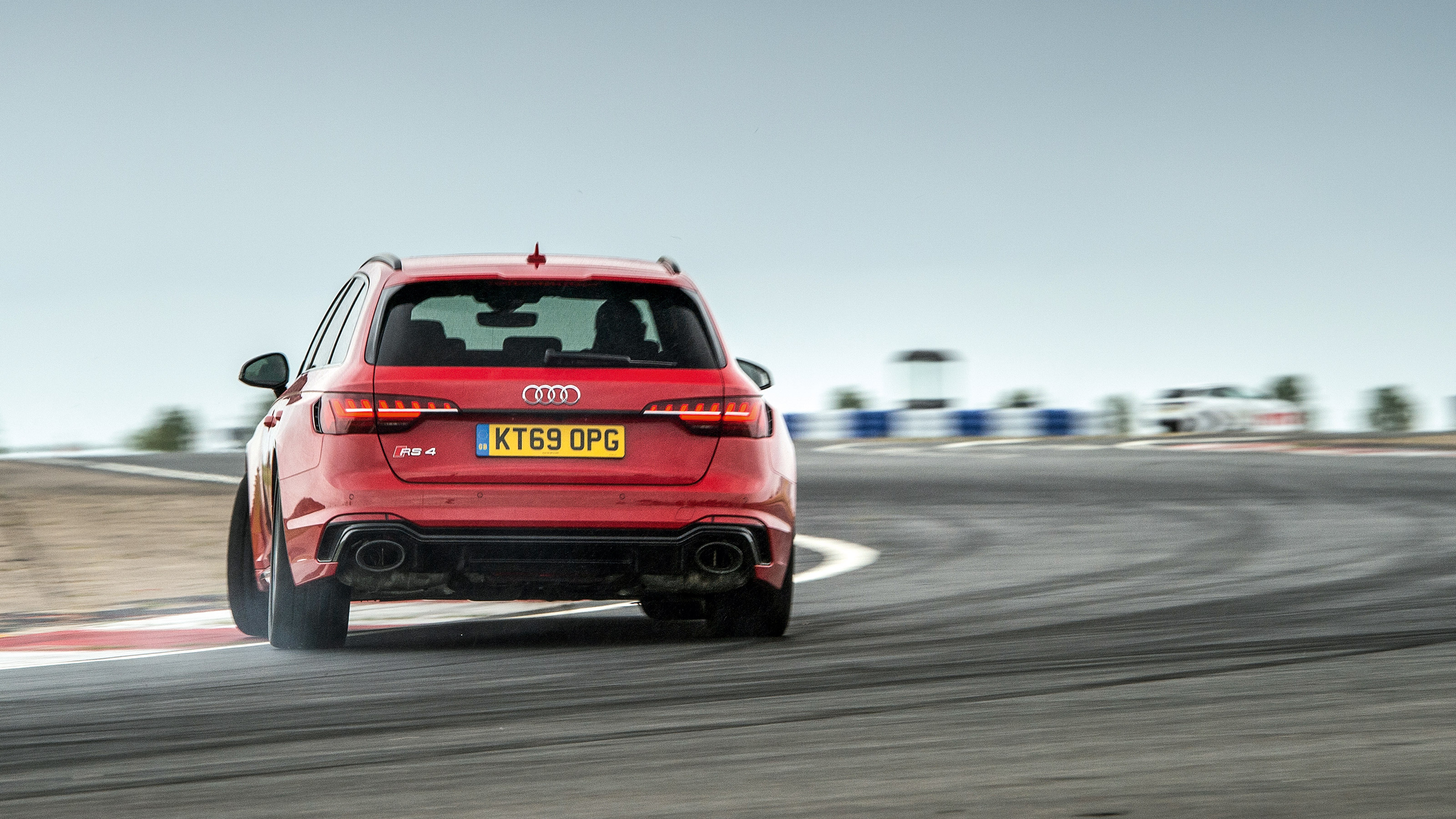 Mercedes-AMG C63 S Estate v Audi RS4 Avant
