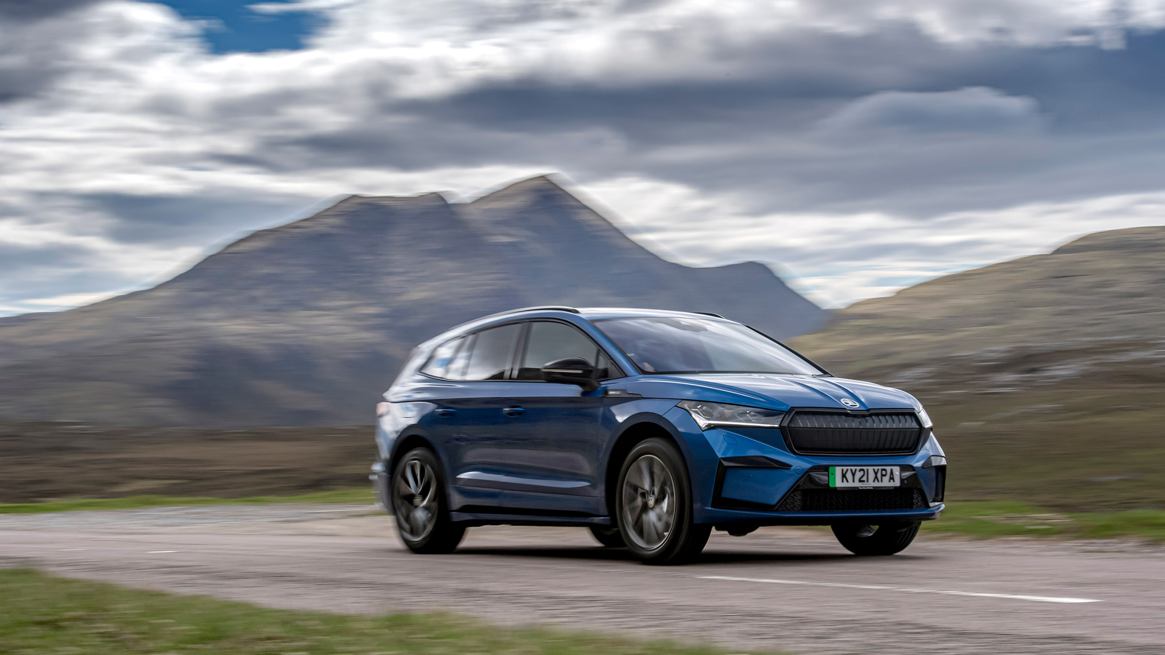Skoda Enyaq iV 80 – front quarter static