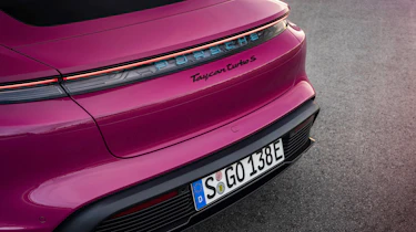 2022 Porsche Taycan – badge