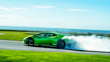 Lamborghini Huracán Evo RWD – sideways