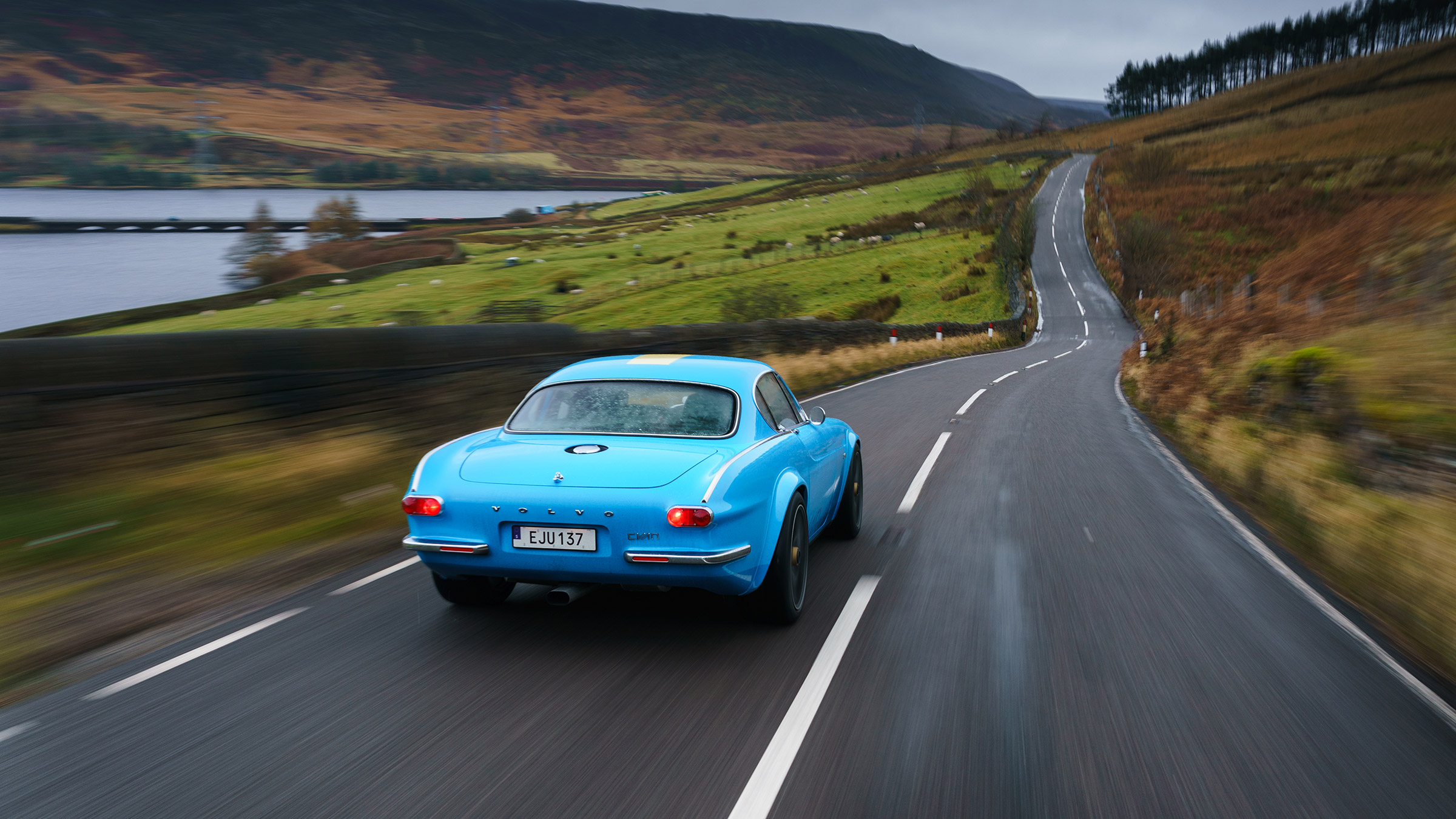 Volvo P1800 Cyan Racing – rear tracking