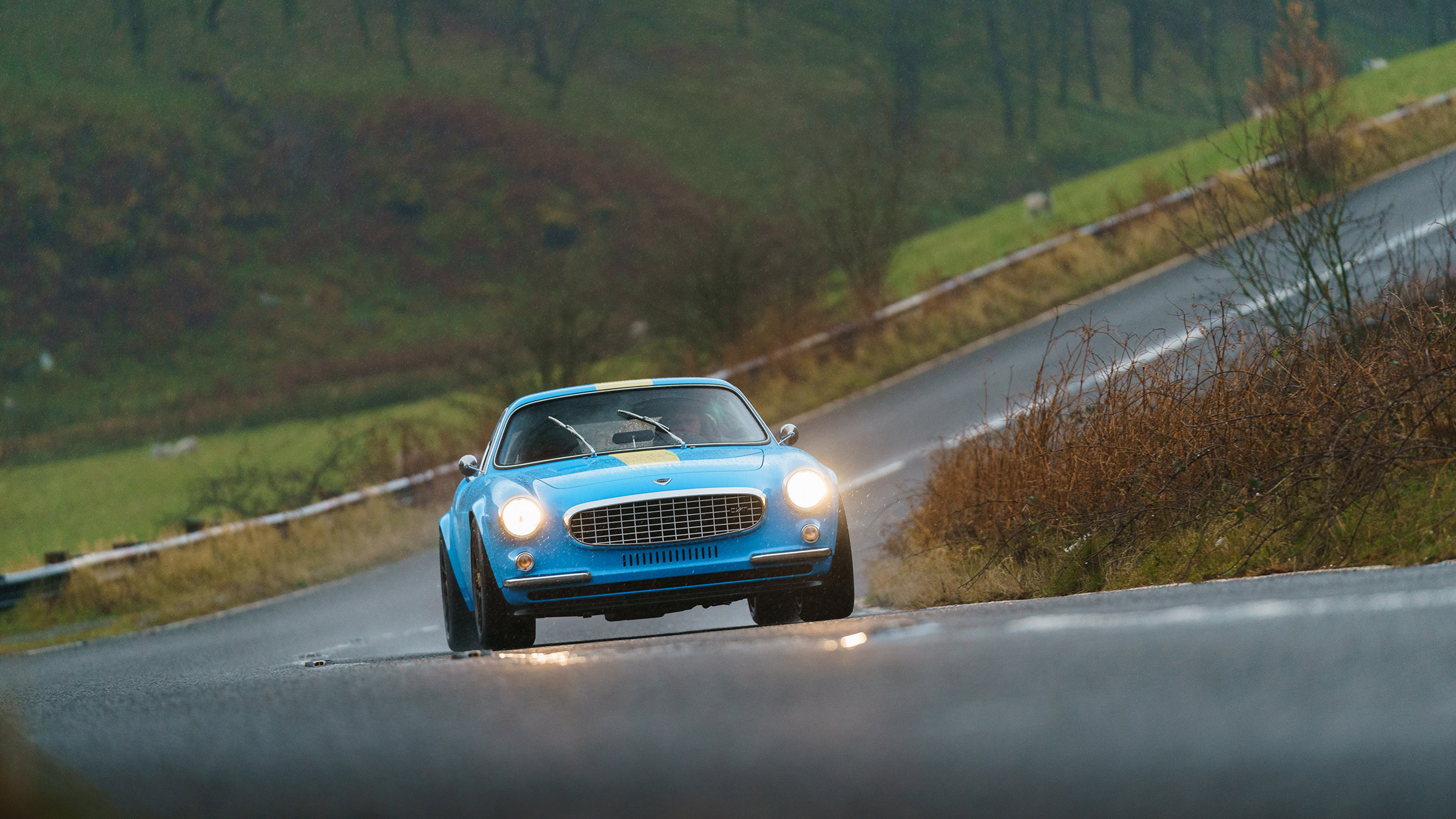 Volvo P1800 Cyan Racing – front