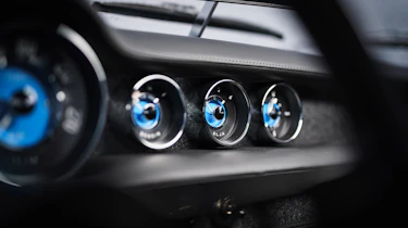 Volvo P1800 Cyan Racing – dials