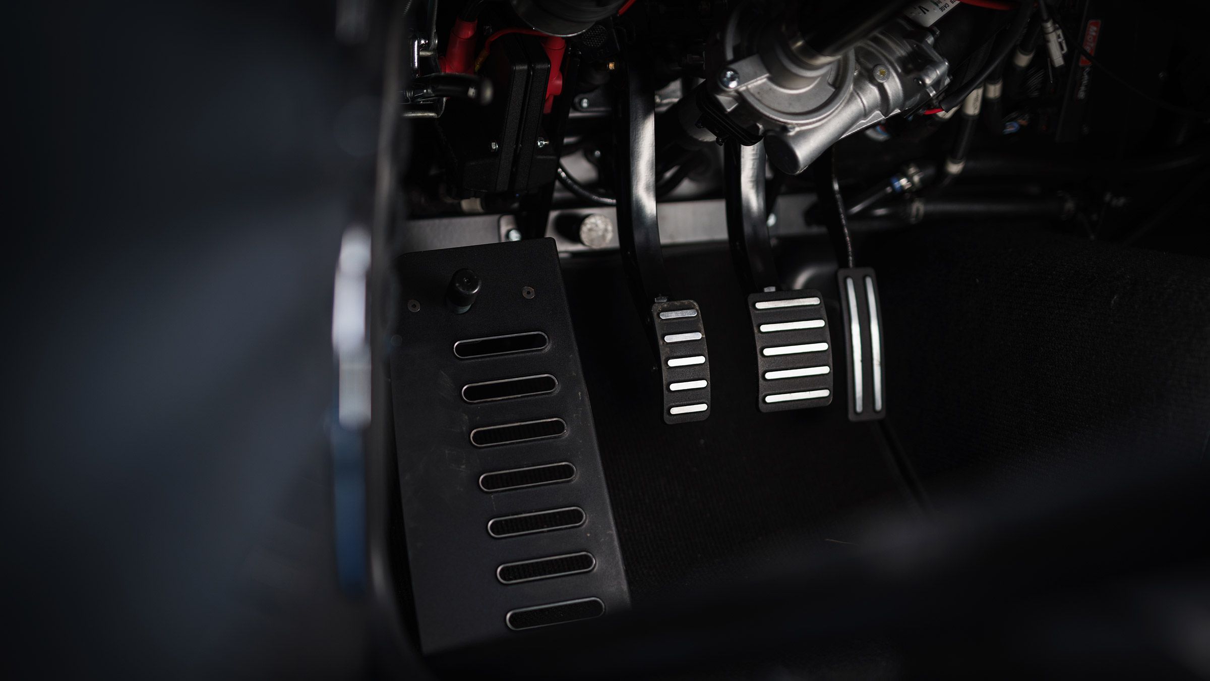 Volvo P1800 Cyan Racing – pedals