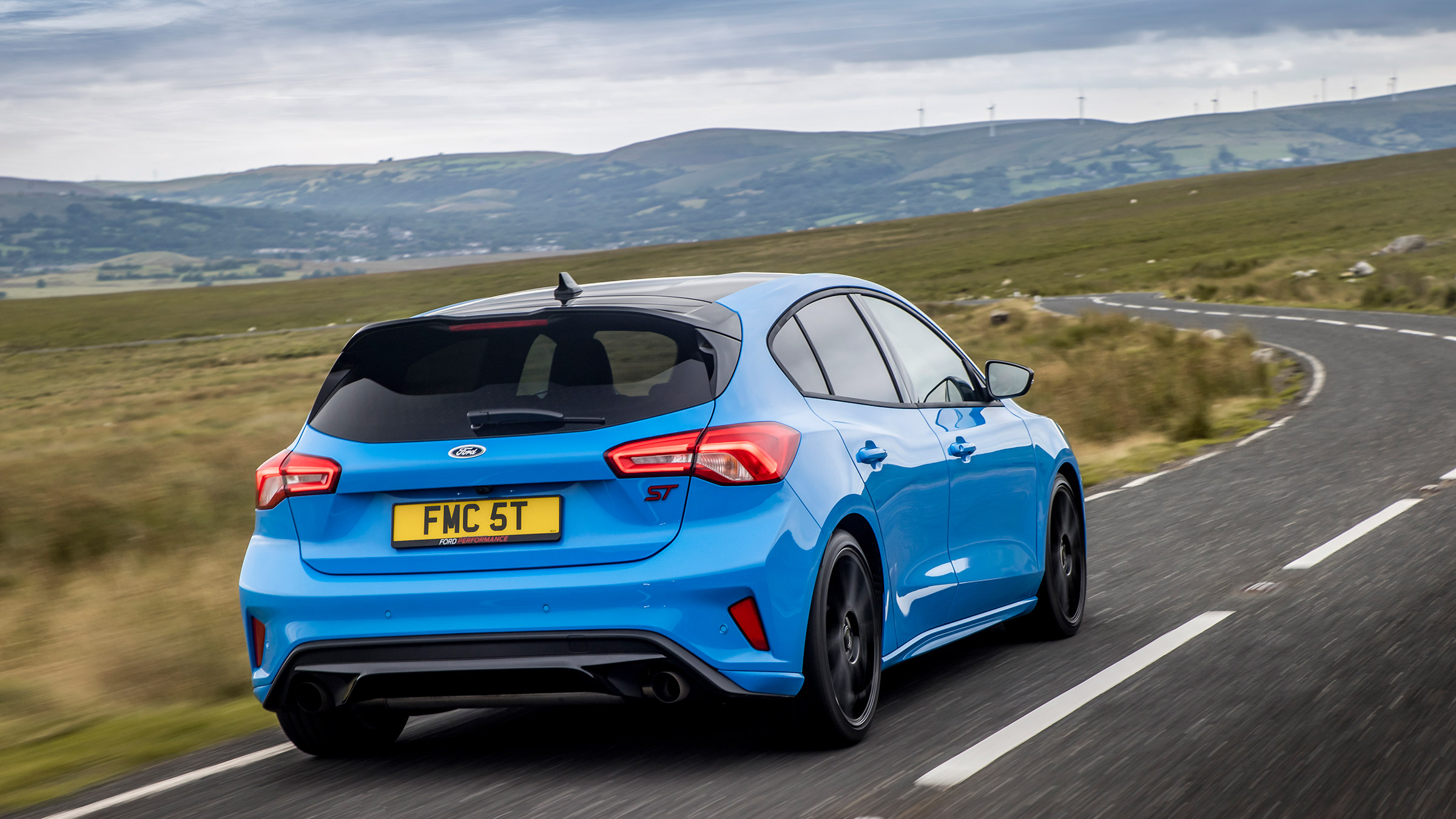 Ford Focus ST Edition – rear tracking