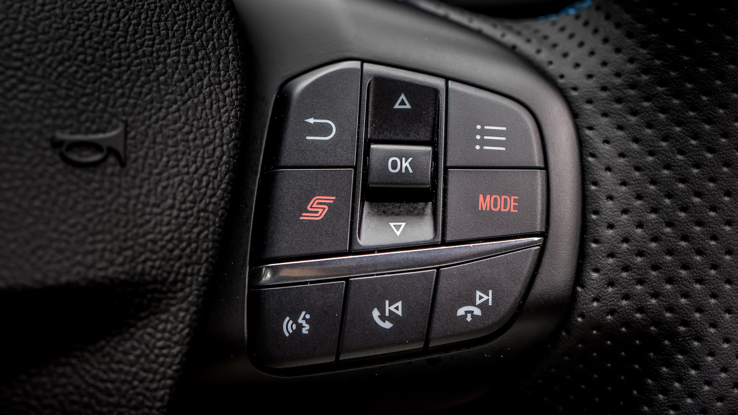 Ford Focus ST Edition – S button