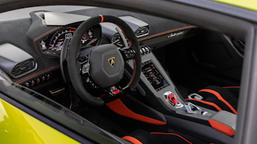 Lamborghini Huracan STO (International) – dash