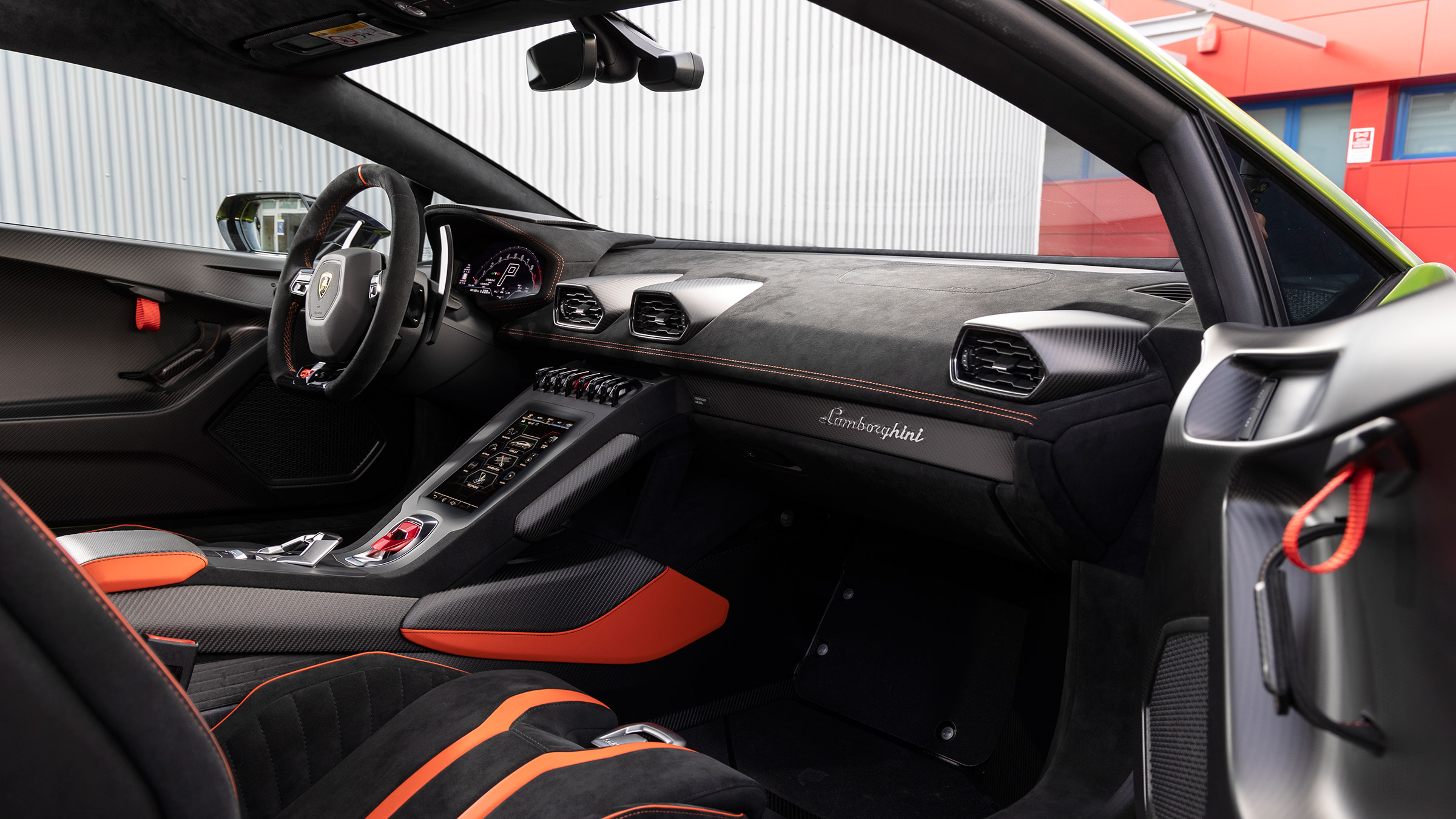 Lamborghini Huracan STO (International) – screen