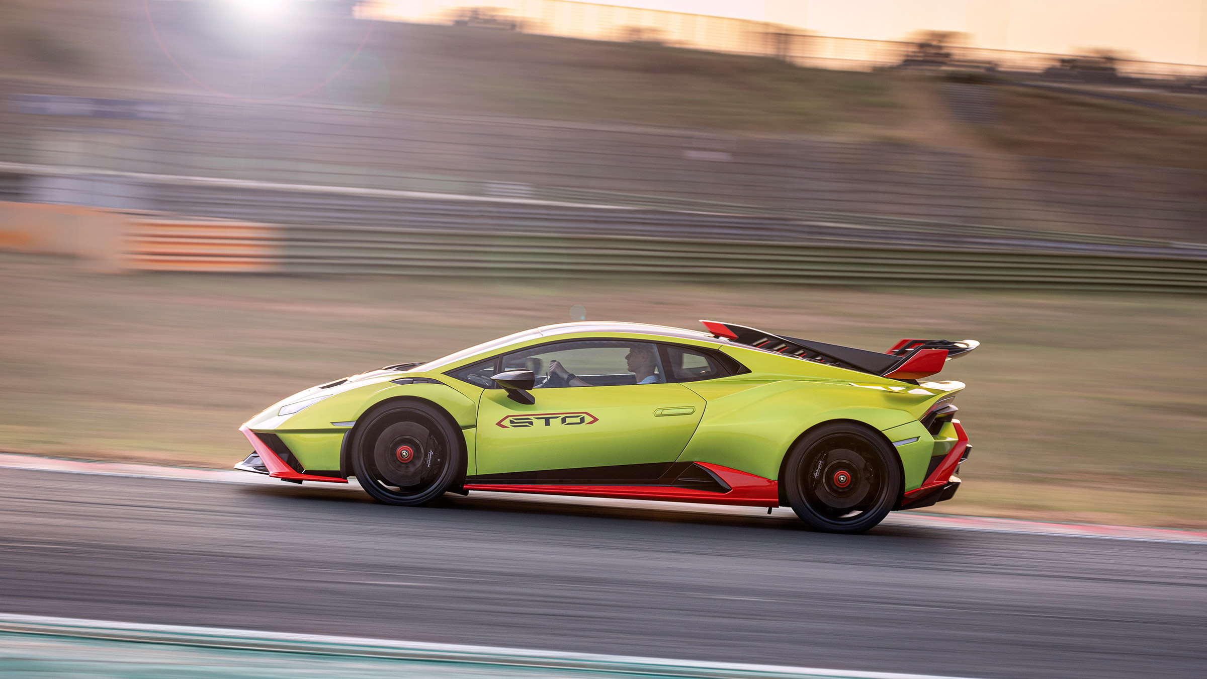 Lamborghini Huracan STO (International) – pan