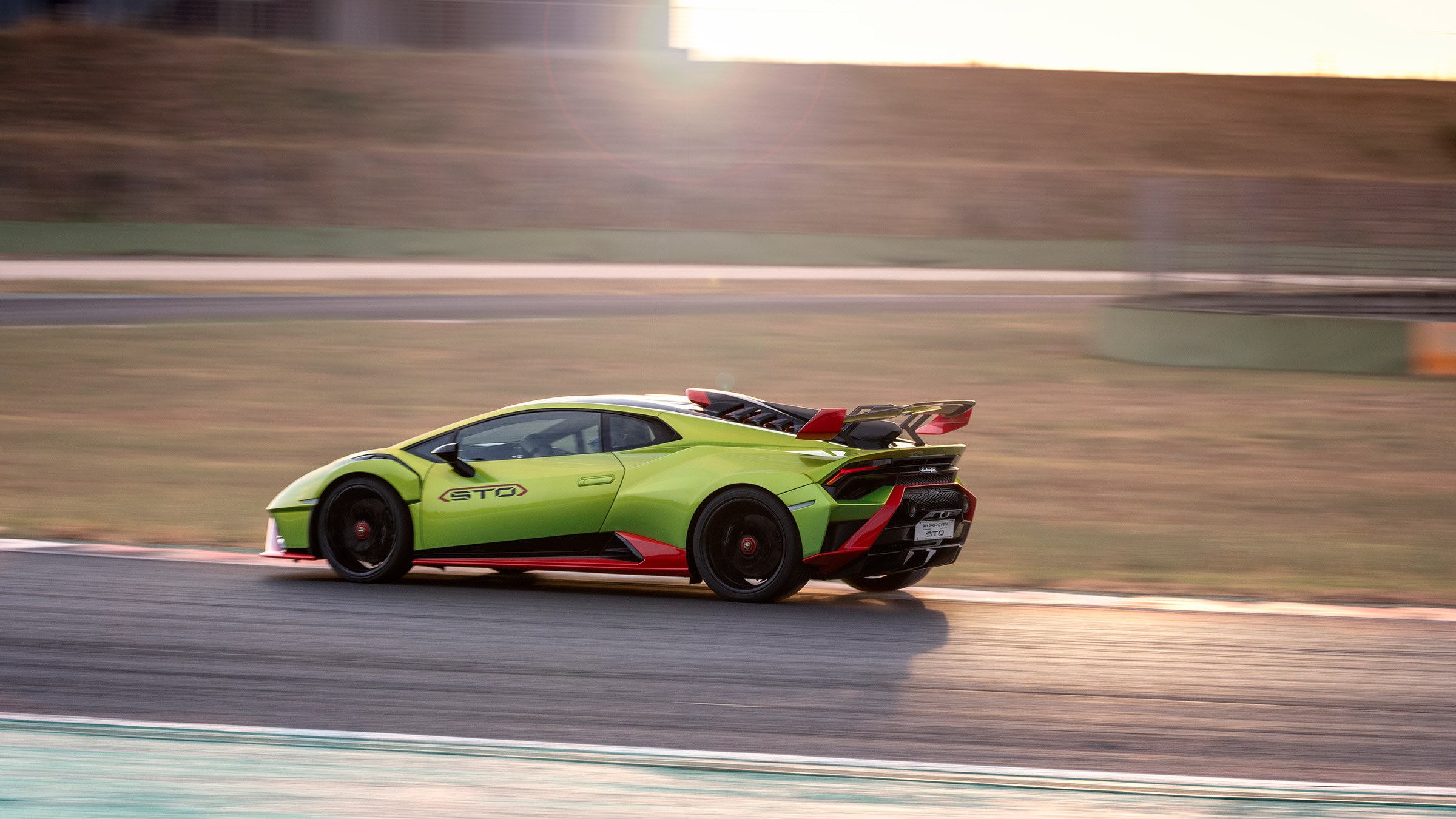 Lamborghini Huracan STO (International) – pan