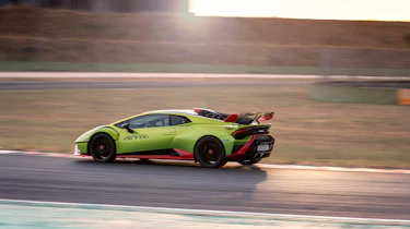 Lamborghini Huracan STO (International) – pan