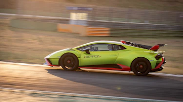 Lamborghini Huracan STO (International) – pan