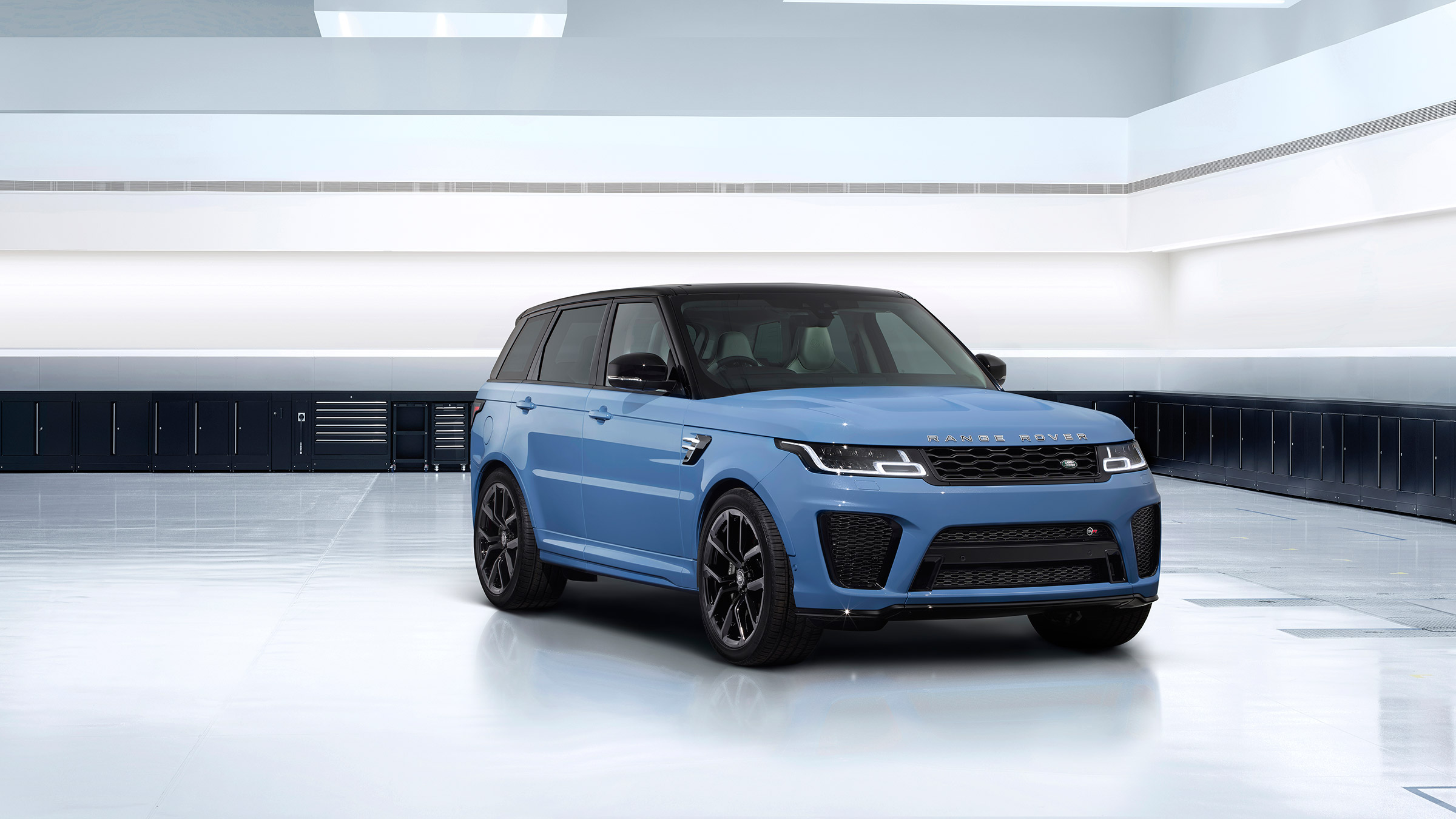 Range Rover Sport SVR Ultimate edition – front quarter