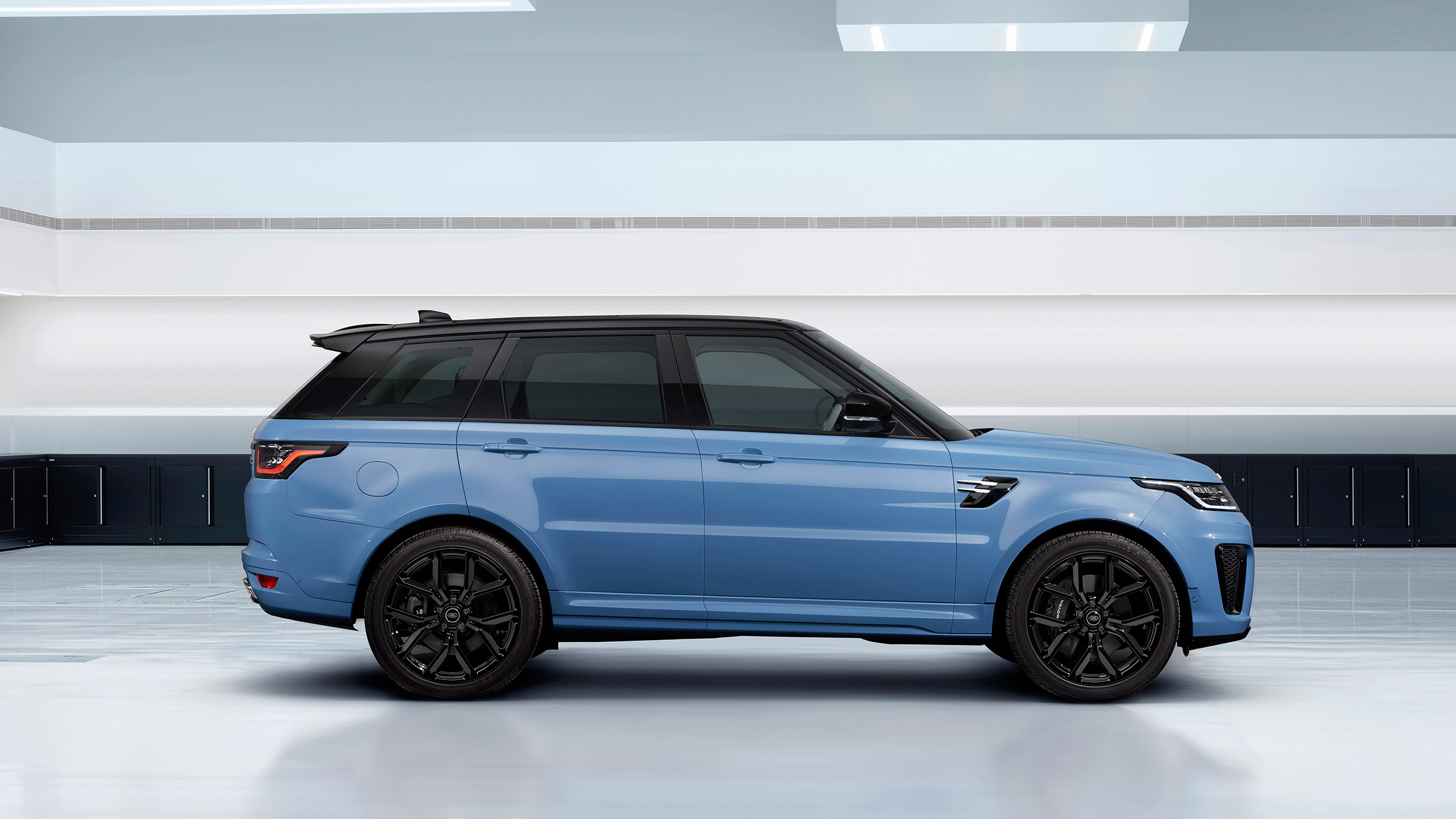 Range Rover Sport SVR Ultimate edition – side