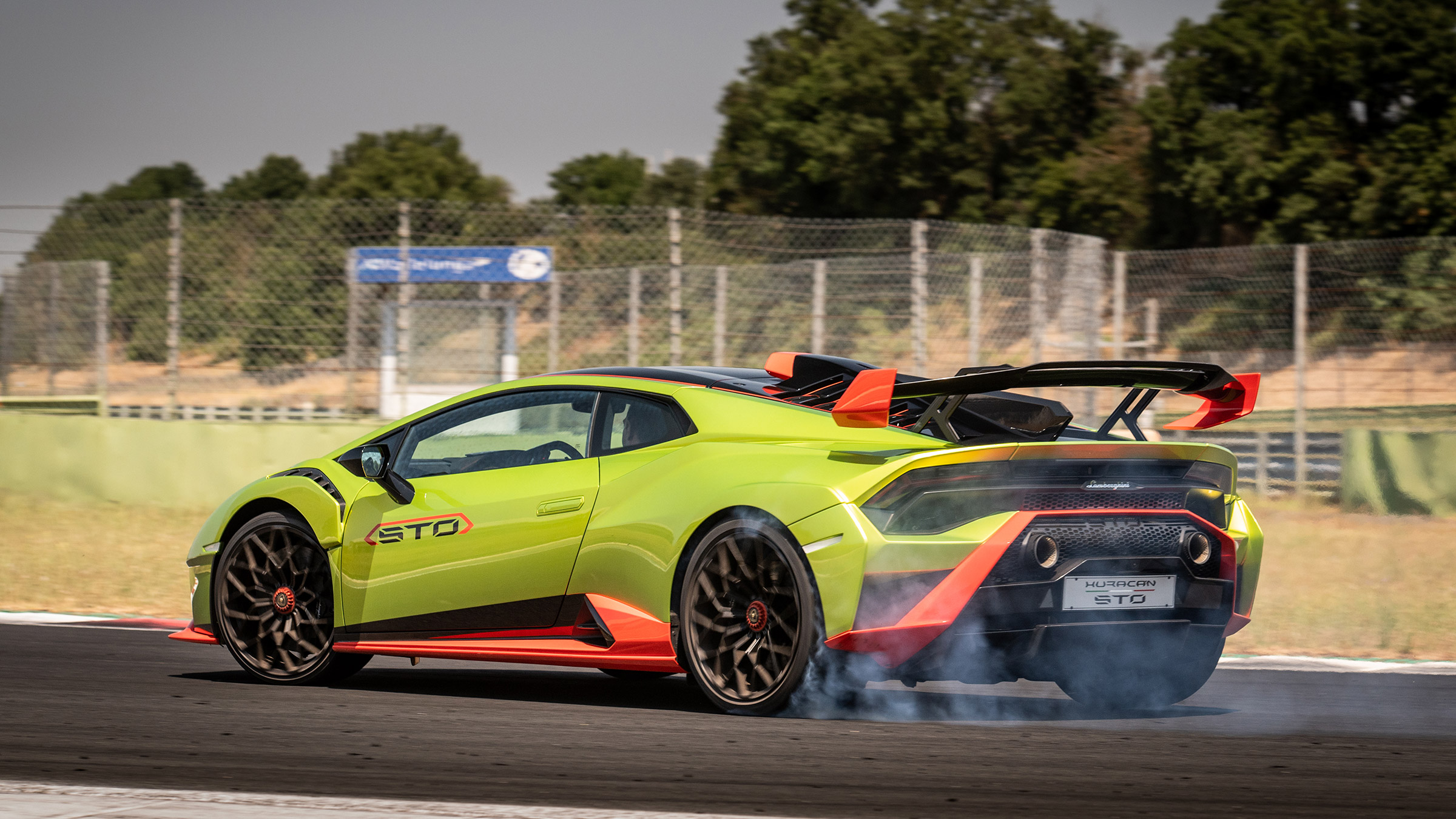 Lamborghini Huracan STO (International) – side action