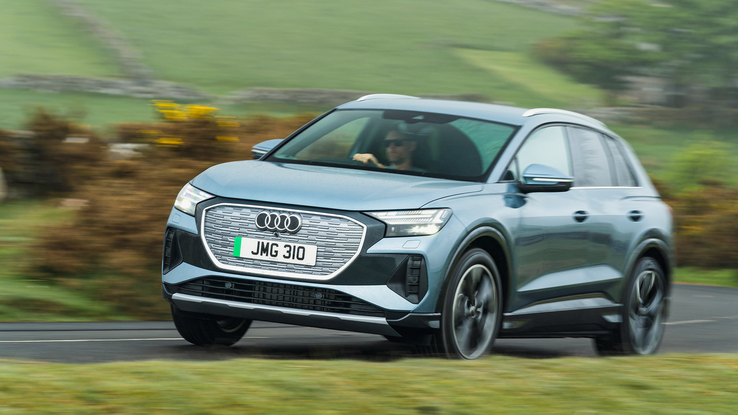 Audi Q4 e-tron 50 – front cornering