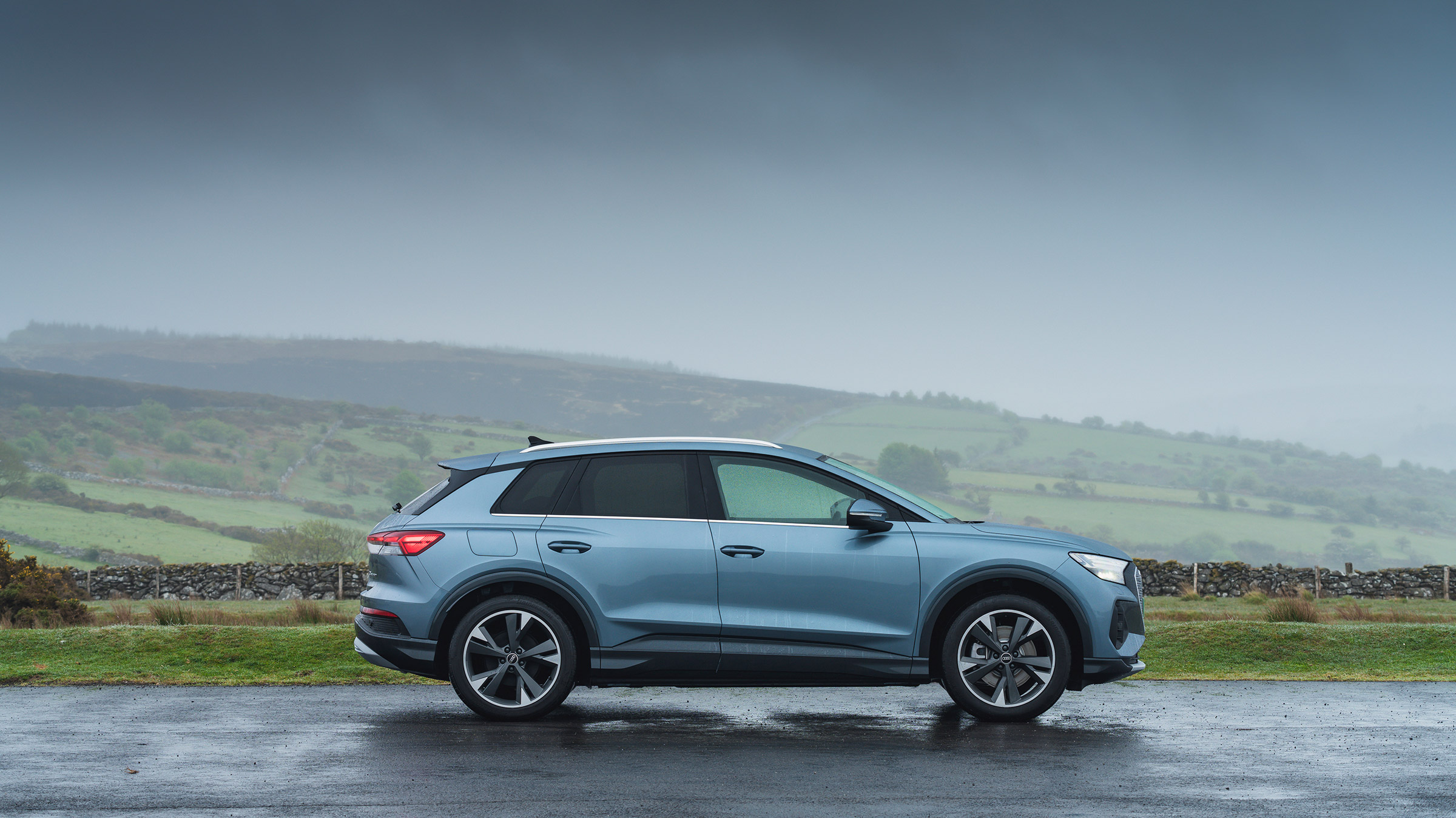 Audi Q4 e-tron 50 – side