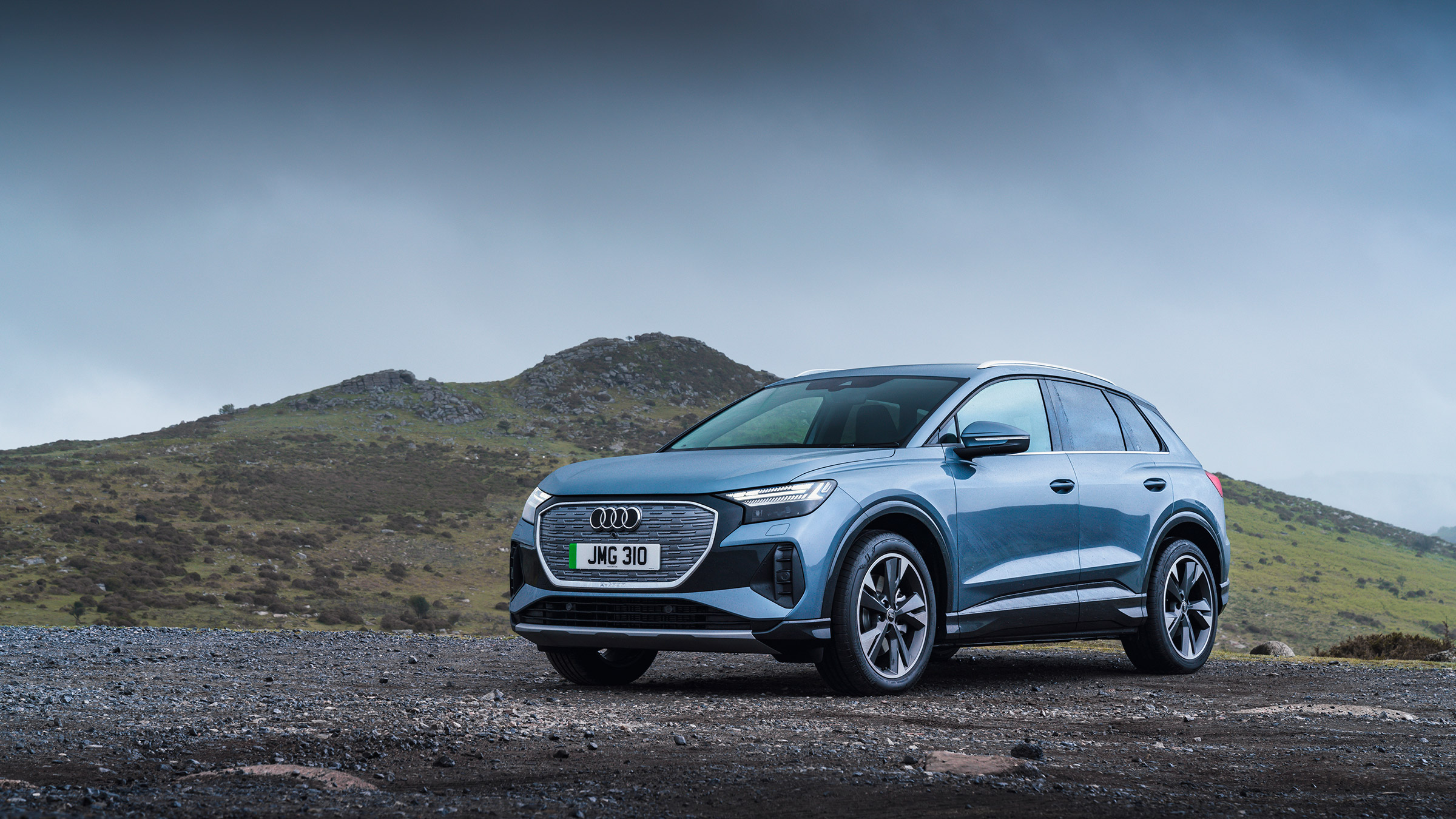 Audi Q4 e-tron 50 – front quarter static