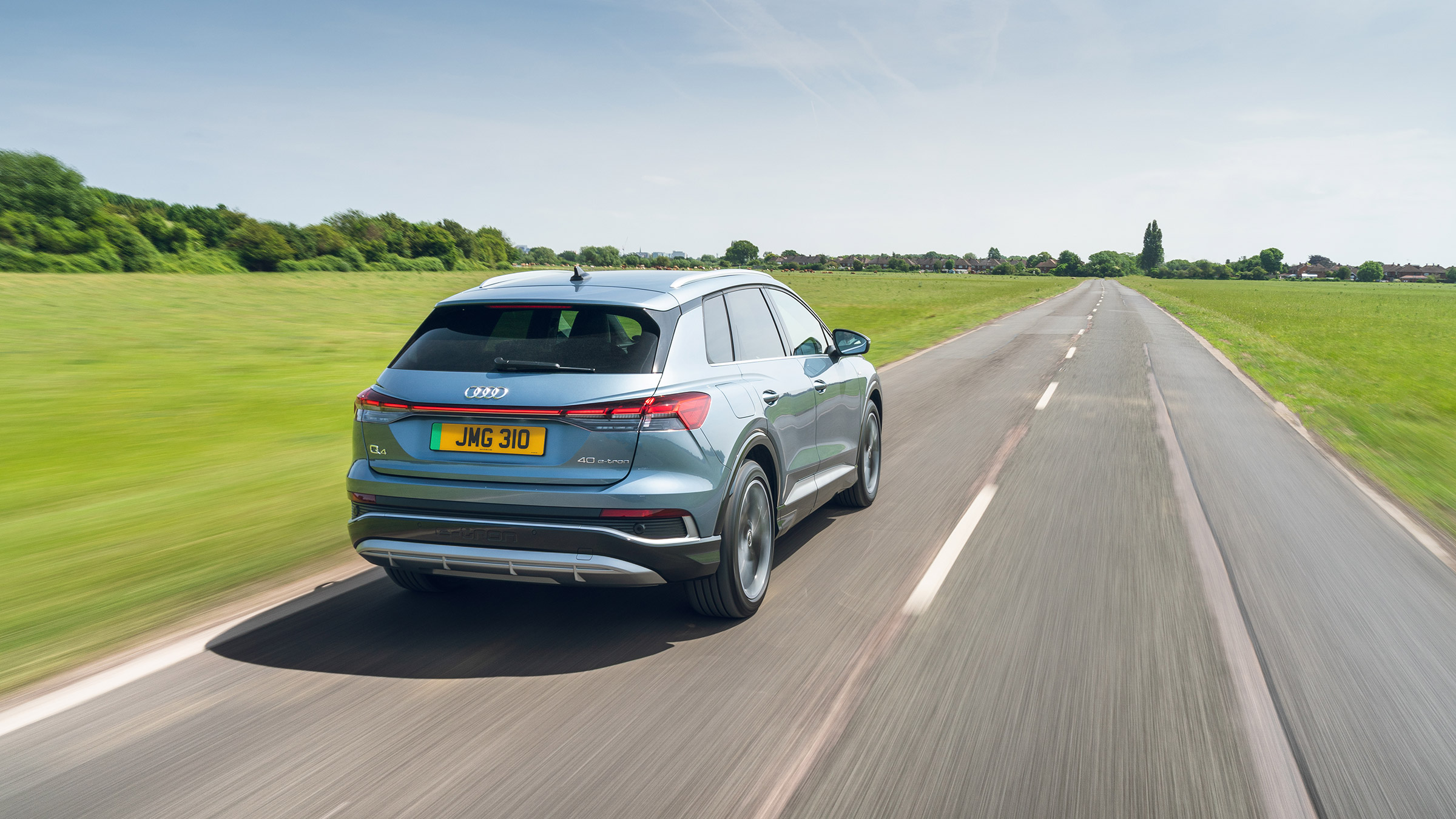 Audi Q4 e-tron 50 – rear tracking