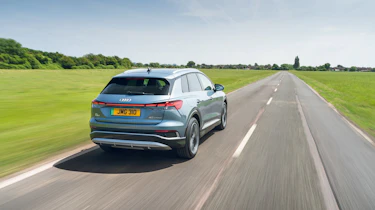 Audi Q4 e-tron 50 – rear tracking