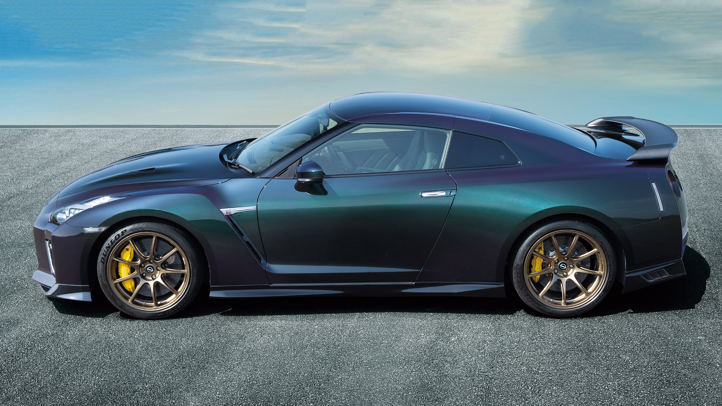 MY22 Nissan GT-R T-spec – profile