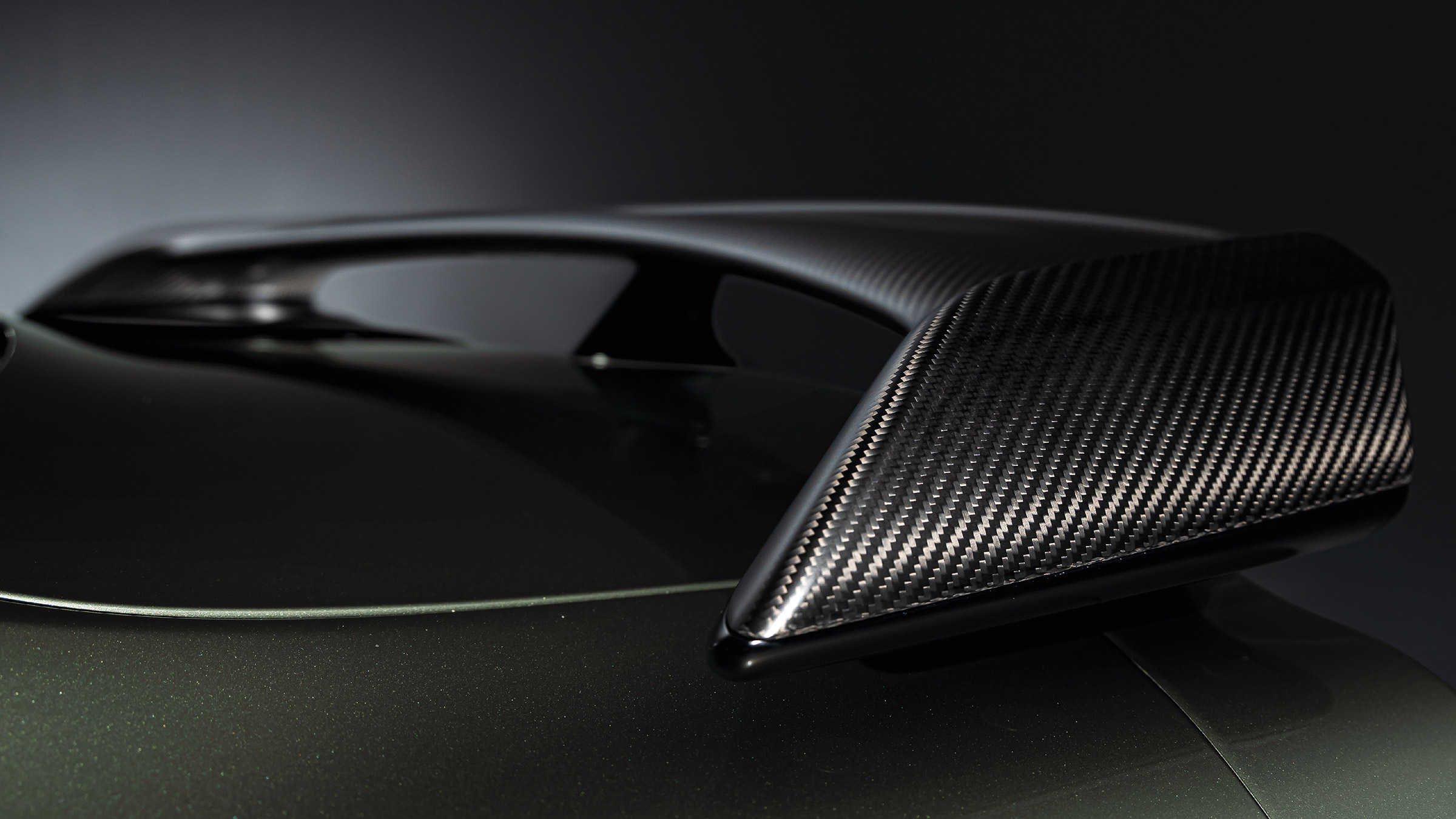 MY22 Nissan GT-R T-spec – wing