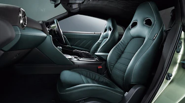 MY22 Nissan GT-R T-spec – seats