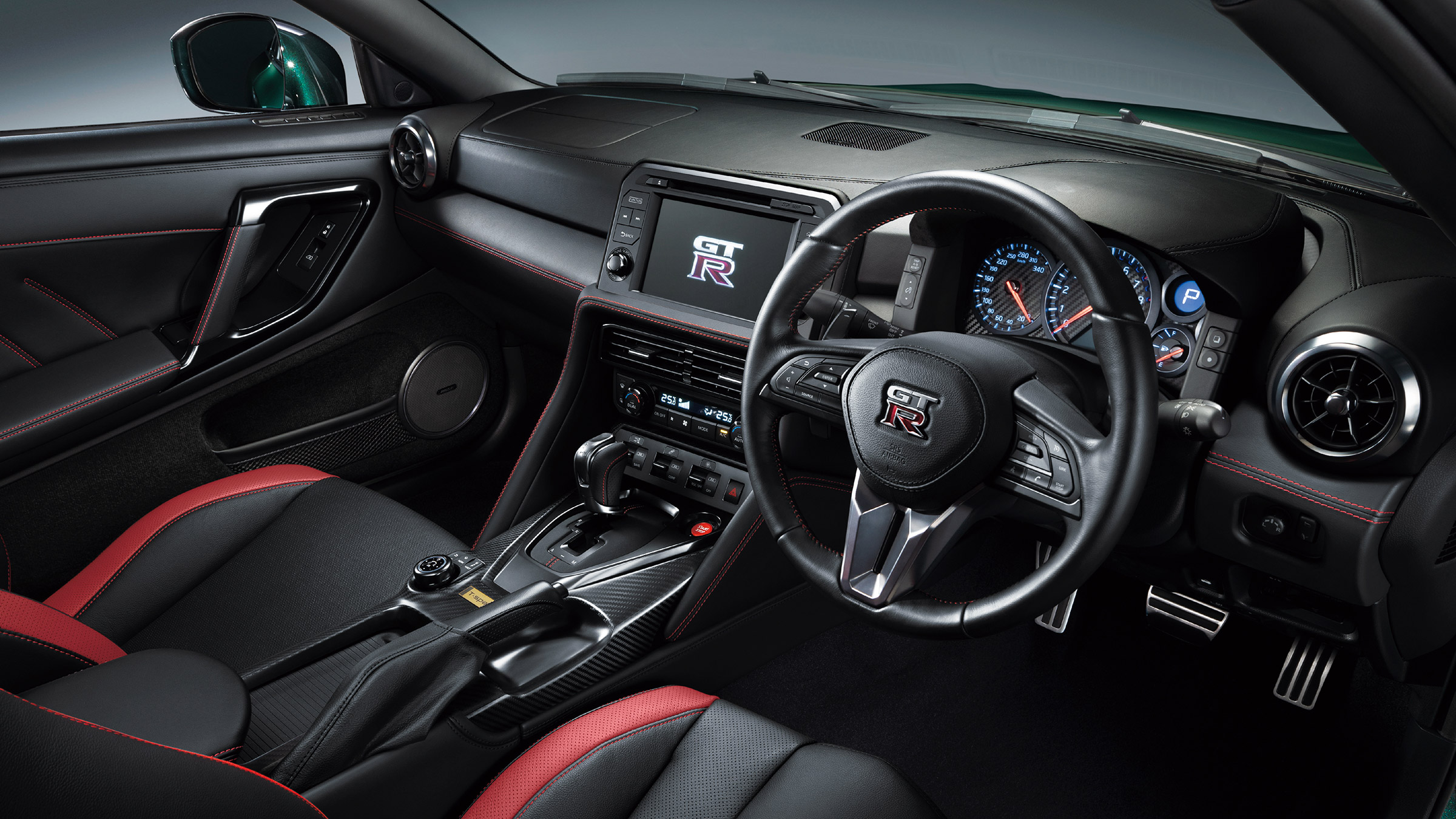 MY22 Nissan GT-R T-spec – cabin