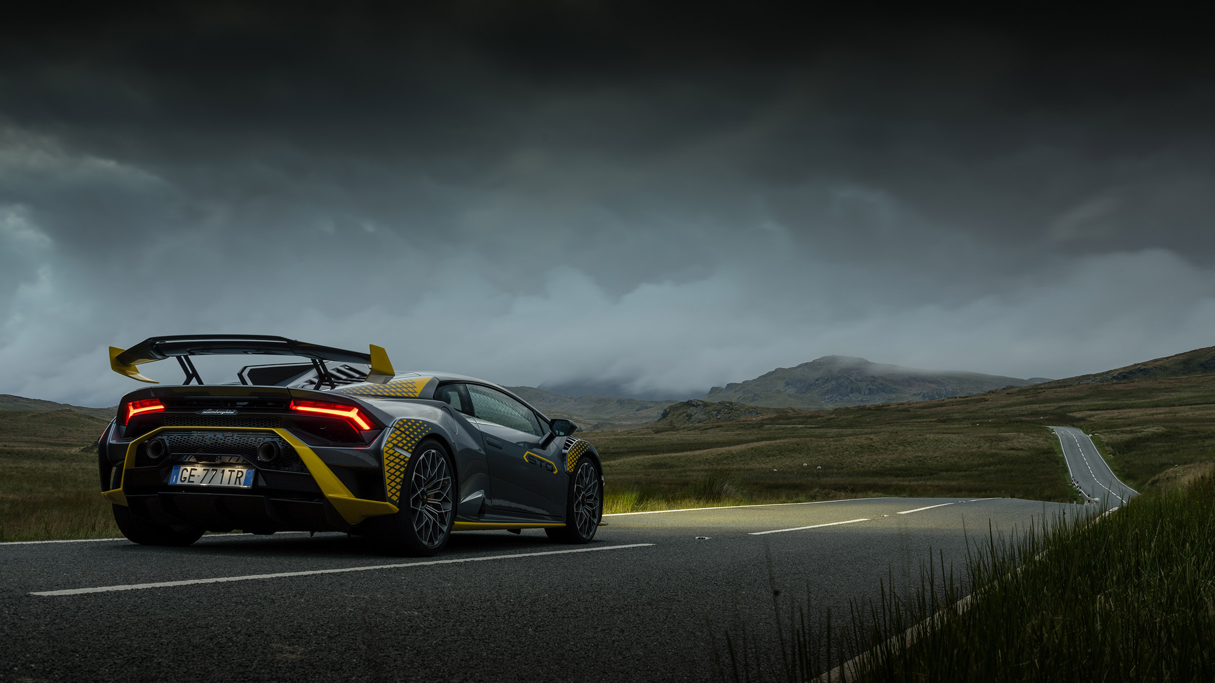 Lamborghini Huracan STO CP – rear night