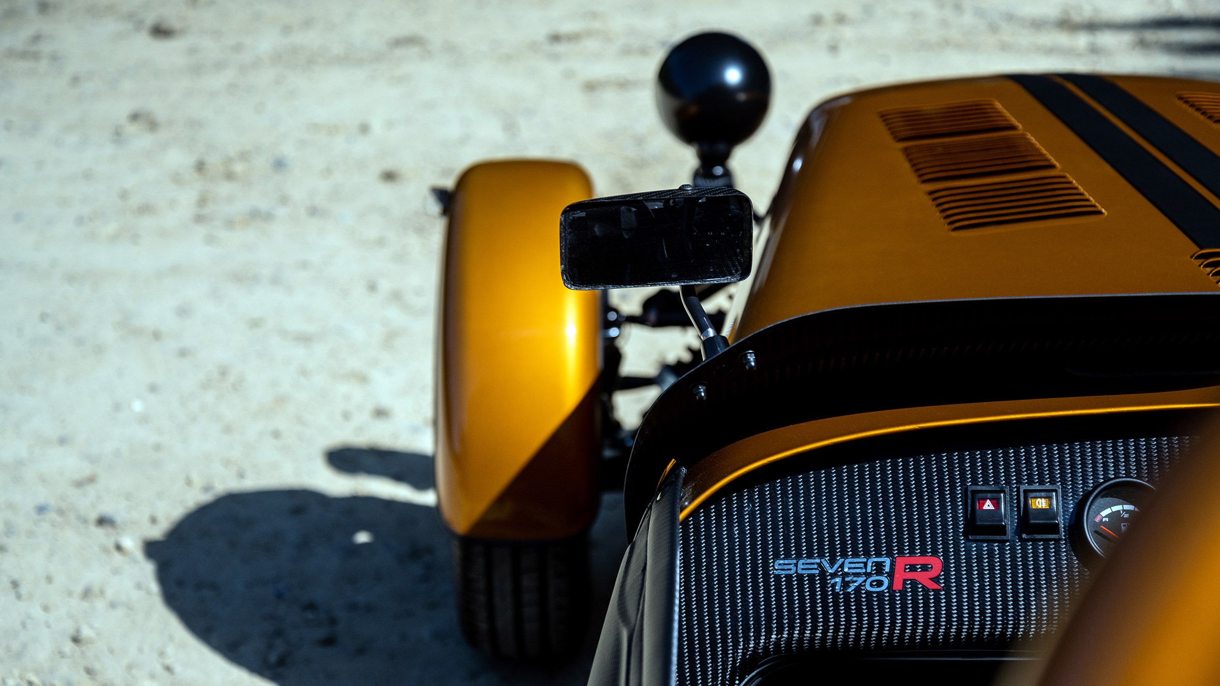 Caterham 170R – dials