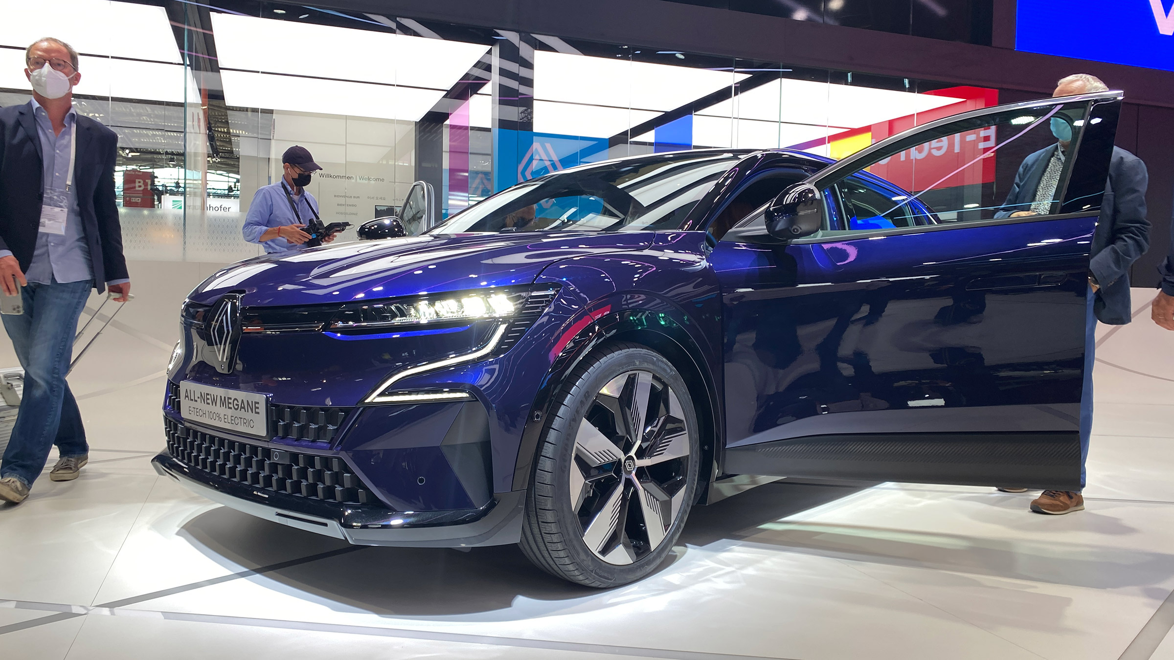Renault Megane E-Tech Electric - front quarter