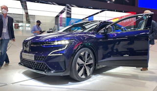 Renault Megane E-Tech Electric - front quarter