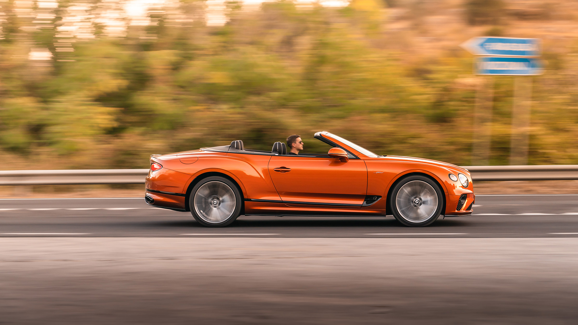 Bentley Continental GT Speed – pan