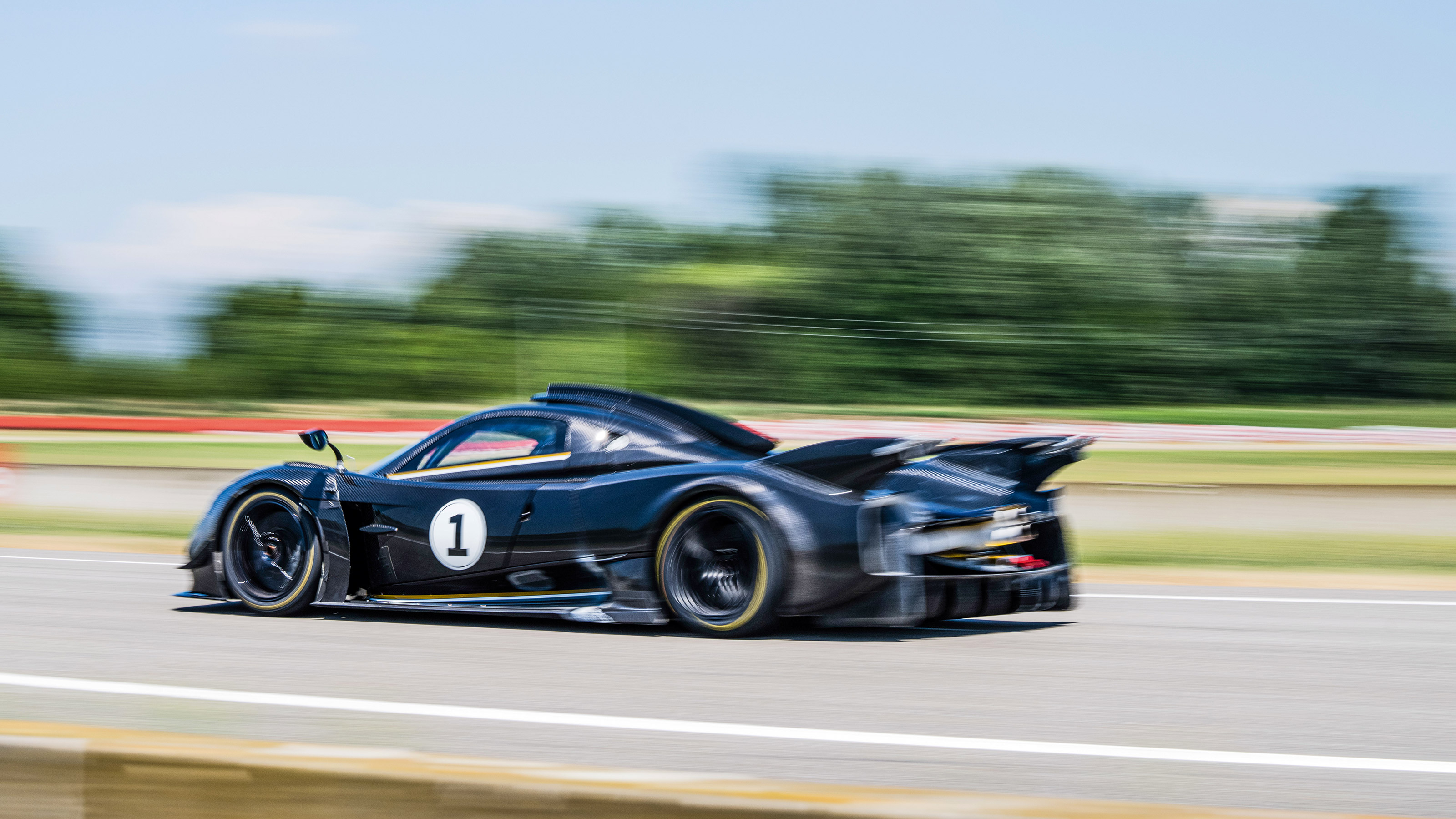 Pagani Huayra R testing
