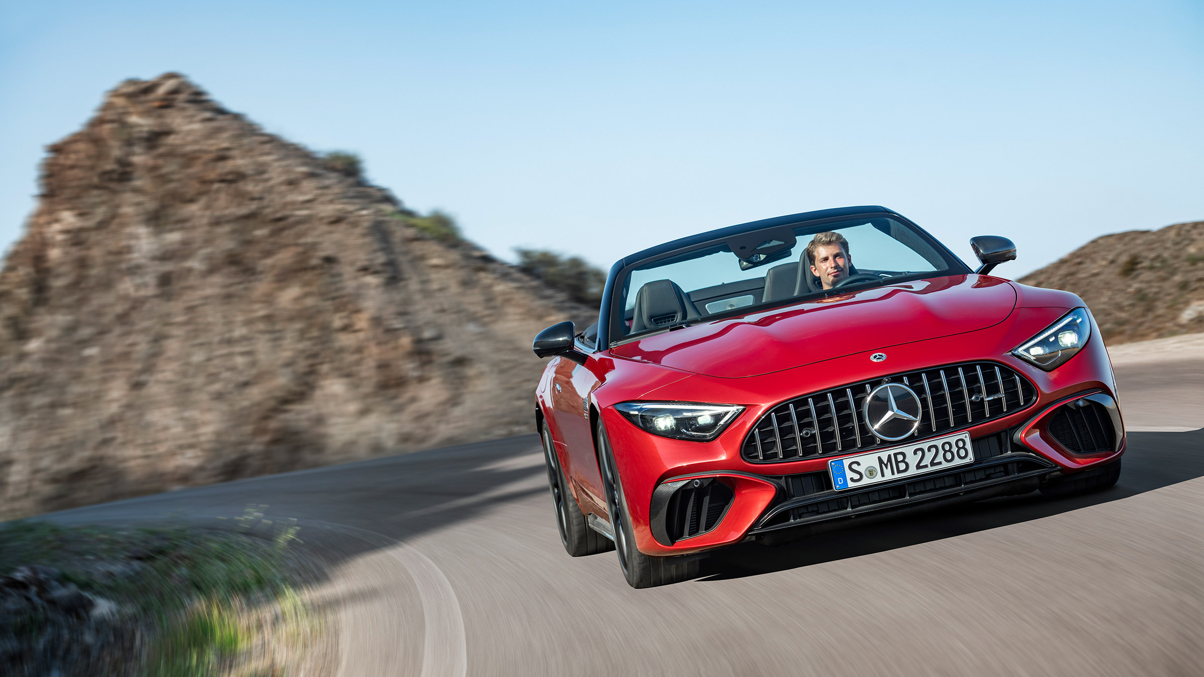 2022 Mercedes SL – front tracking