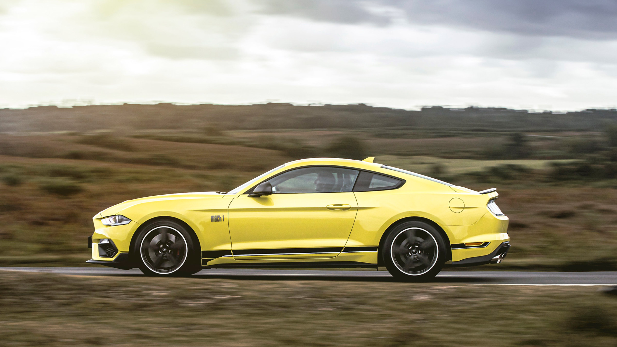 Ford Mustang Mach 1 – side