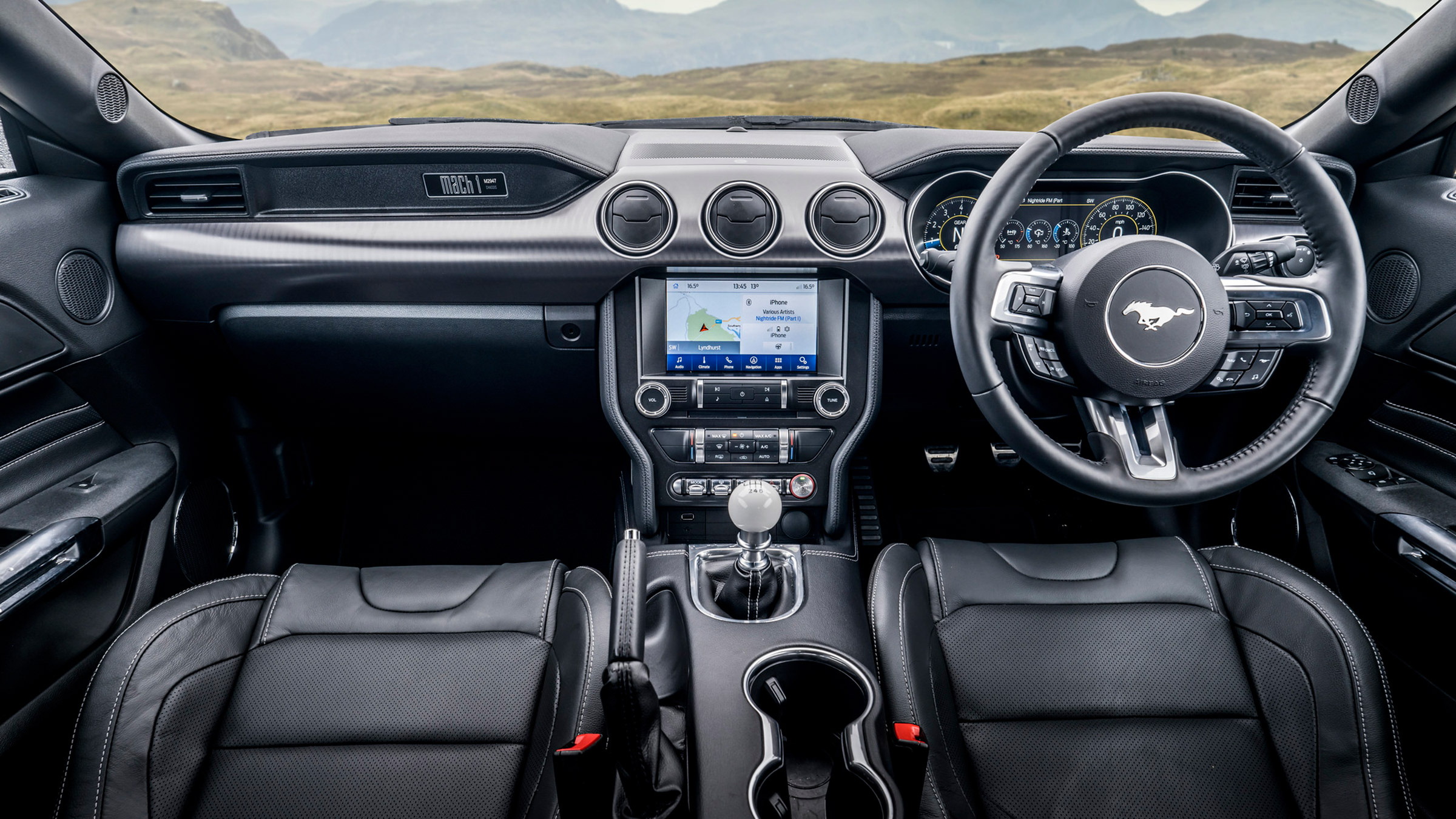 Ford Mustang Mach 1 – dash