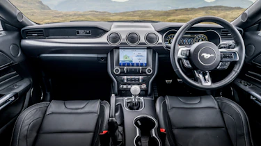 Ford Mustang Mach 1 – dash