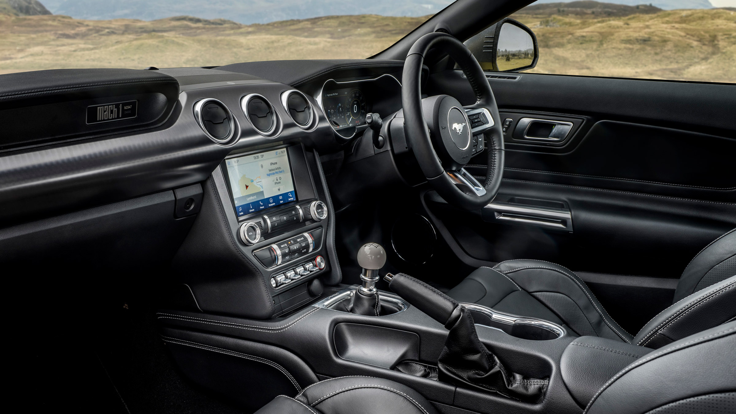 Ford Mustang Mach 1 – dash
