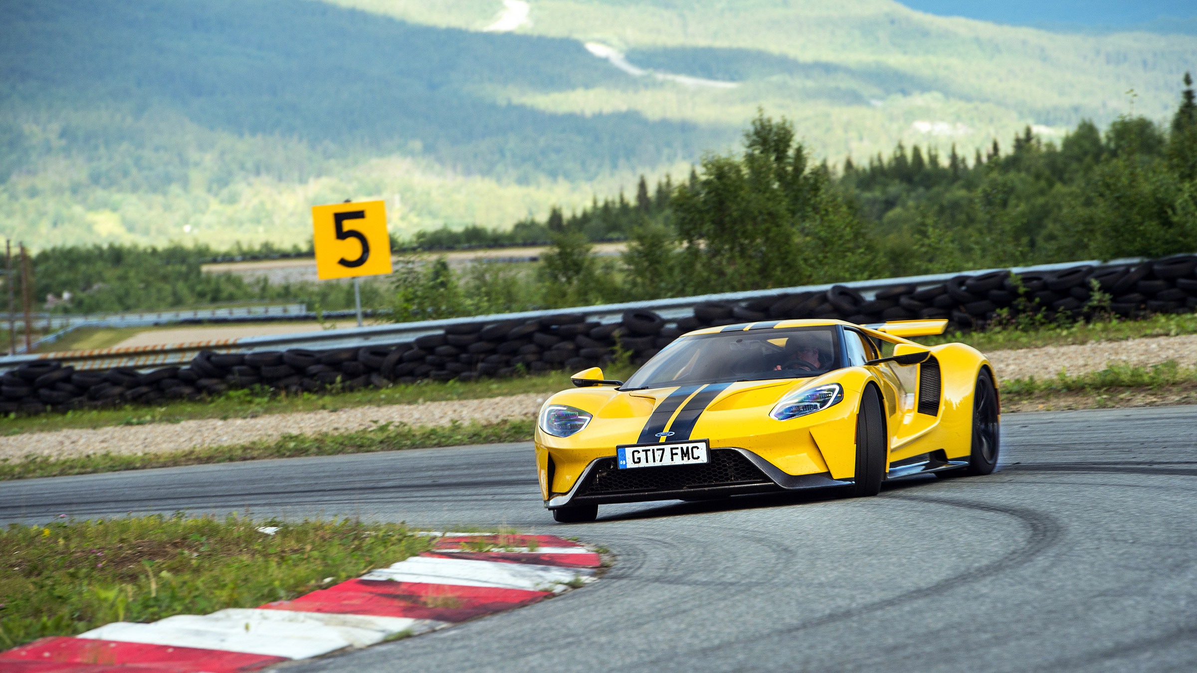 Ford GT review (AP) – slide