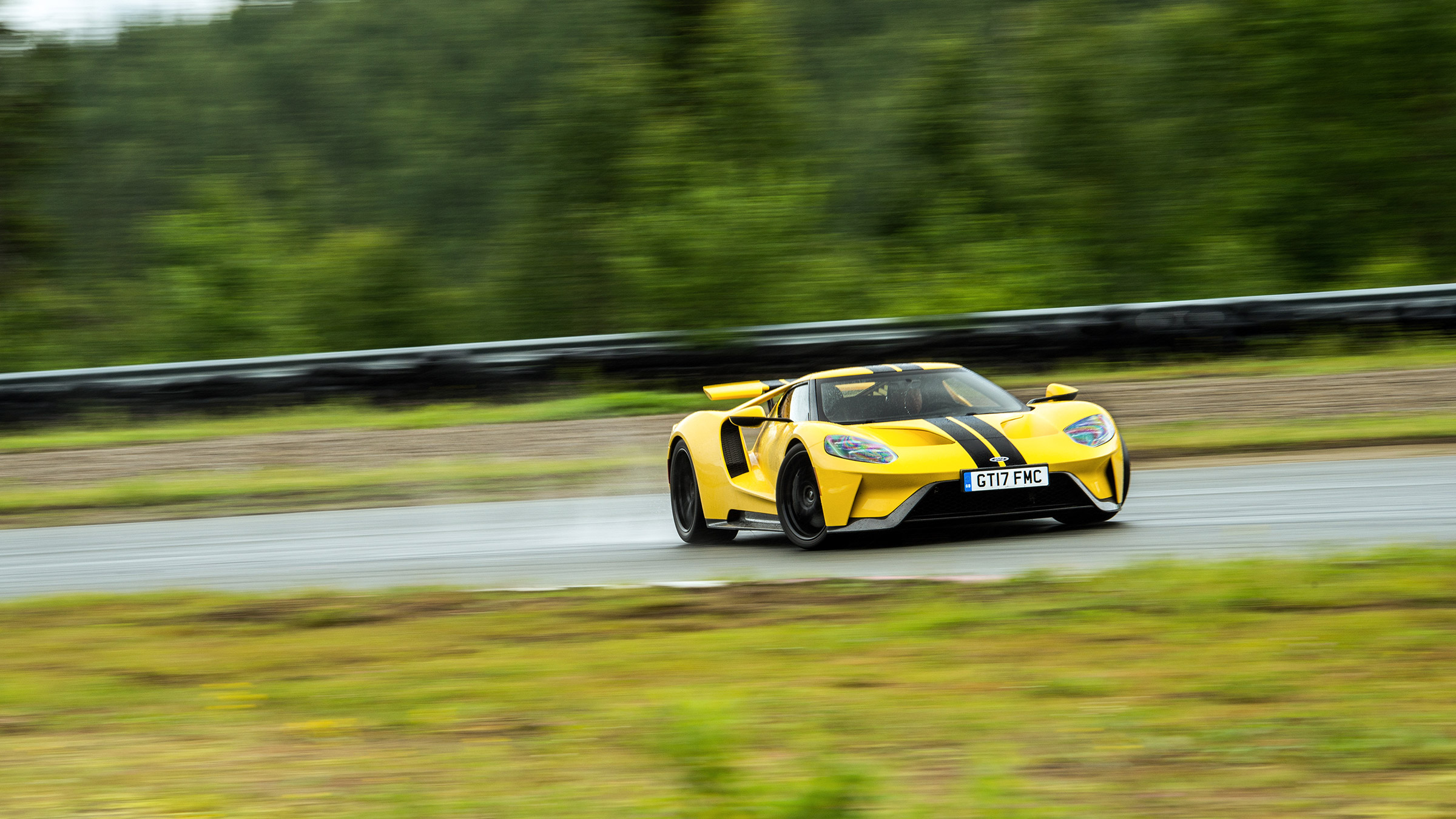 Ford GT review (AP) – slide