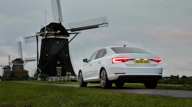 Skoda Superb 2021 – PHEV rear