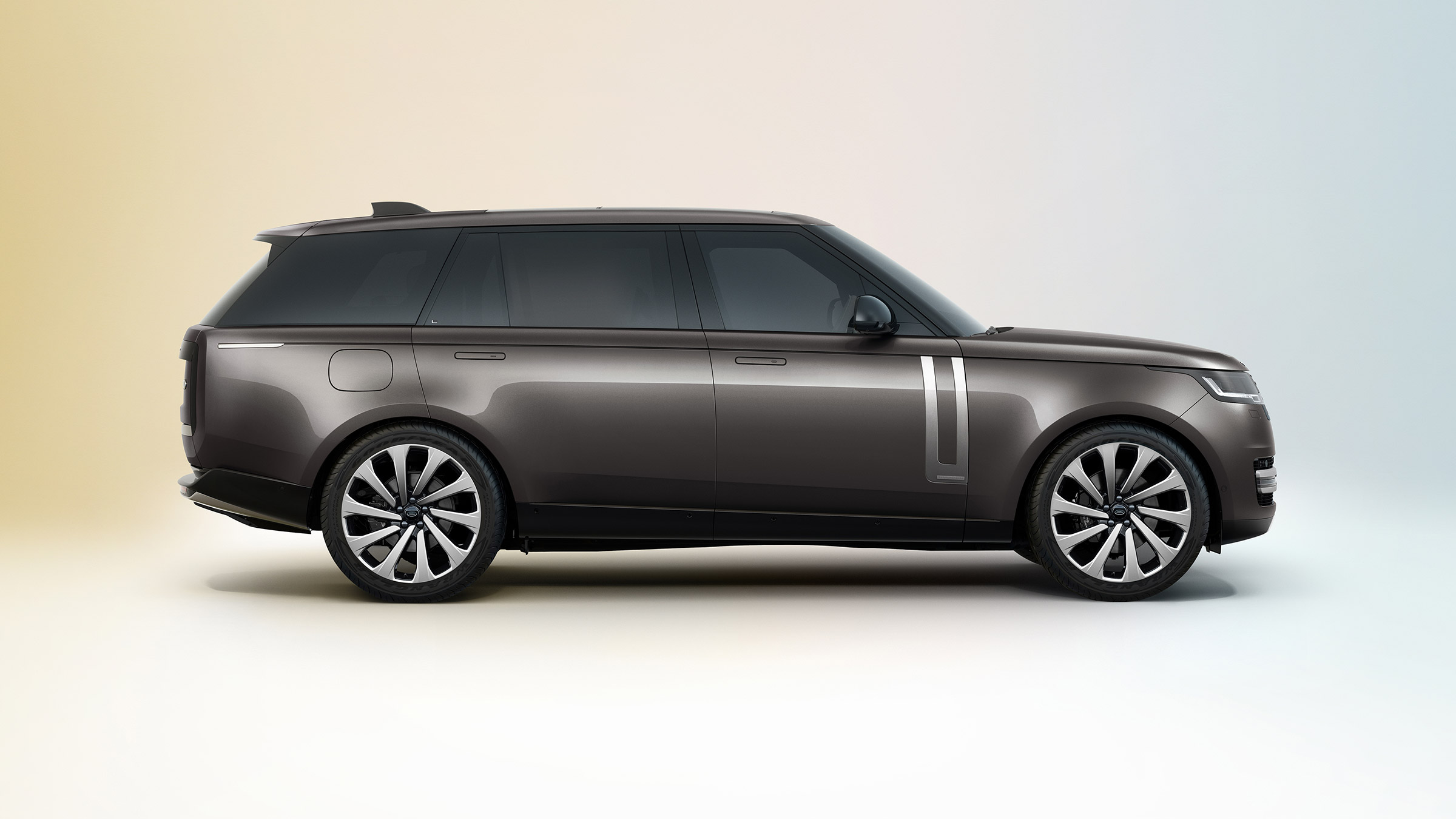 Range Rover MY22 – LWB side